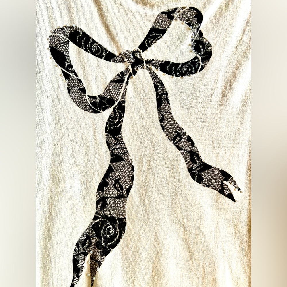 MATERIAL GIRL Pearl Bow Tunic Sweater